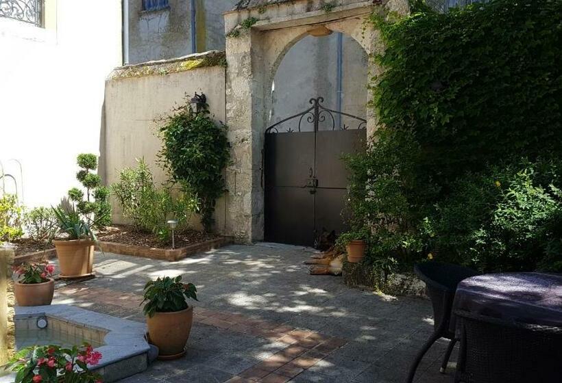 مبيت وإفطار Les Remparts De La Bastide