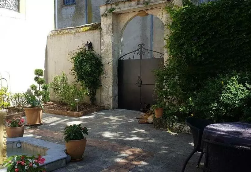 ベッドアンドブレックファースト Les Remparts De La Bastide