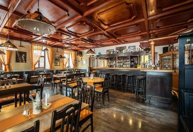 Hotelli Kleinkunstbühne Zur Post Beim John In Obing