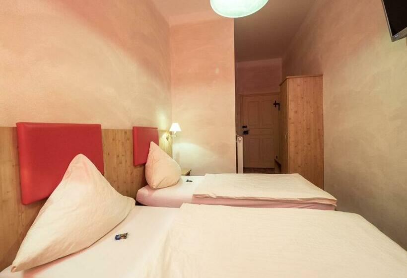 Hotel Kleinkunstbühne Zur Post Beim John In Obing