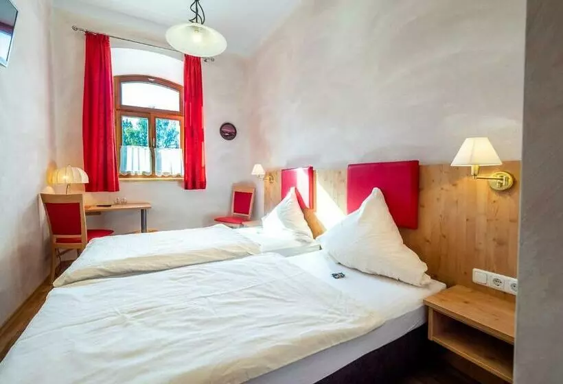 Hotelli Kleinkunstbühne Zur Post Beim John In Obing