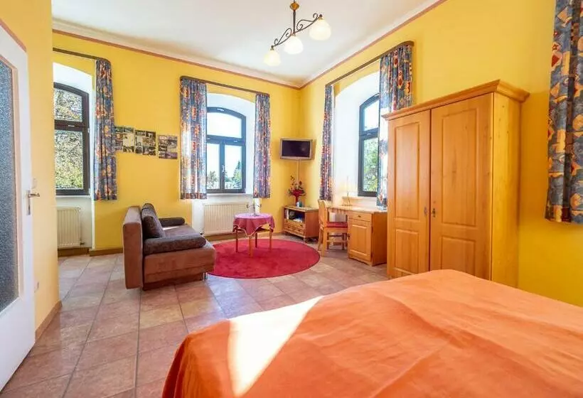 Hotelli Kleinkunstbühne Zur Post Beim John In Obing