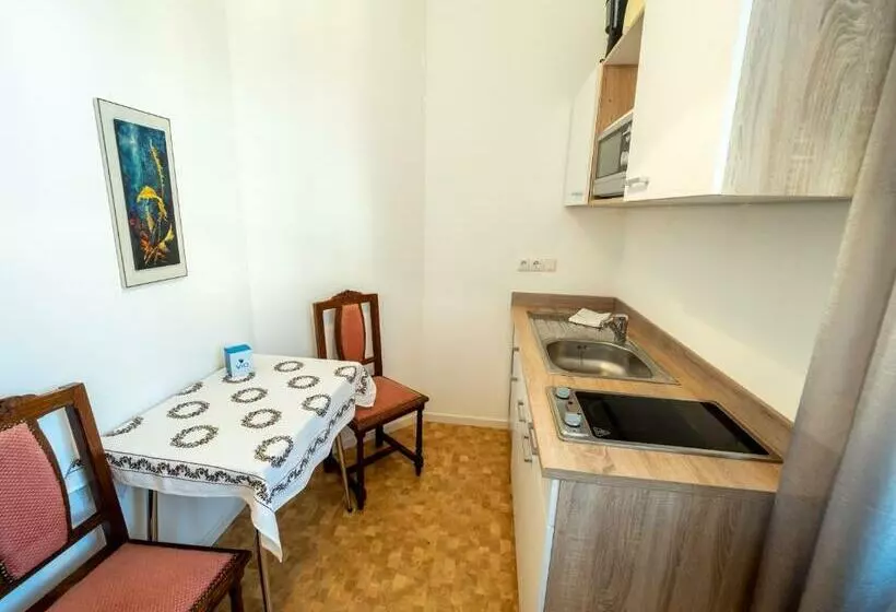 Hotelli Kleinkunstbühne Zur Post Beim John In Obing