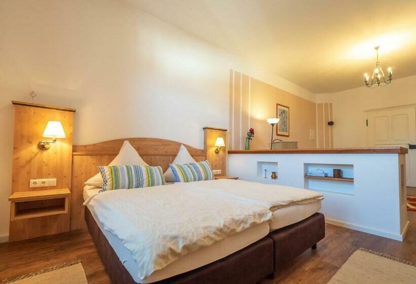 Hotel Kleinkunstbühne Zur Post Beim John In Obing