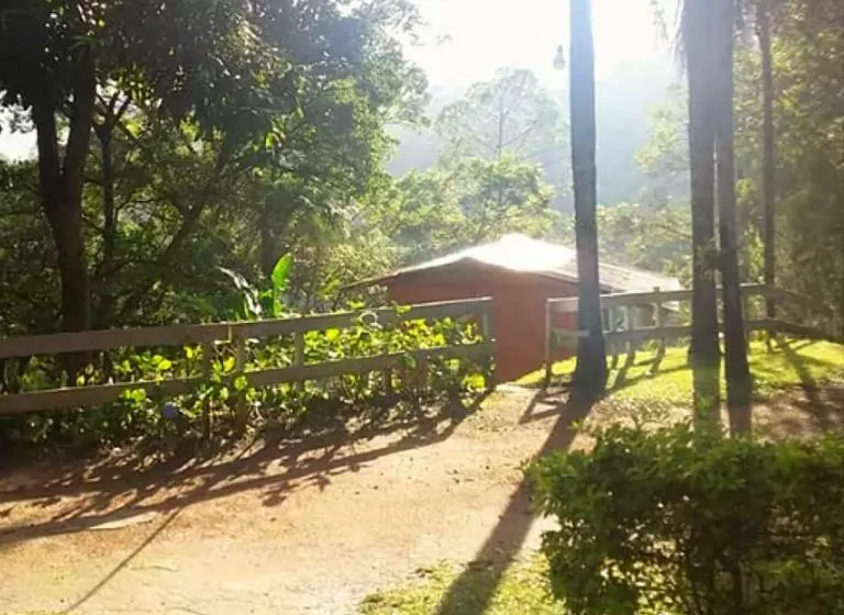 ユースホステル Sitio Arco Iris Da Lia