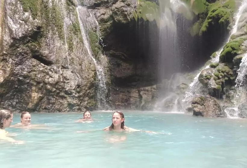 Aamiaismajoitus (B&B) Chacha Homestay & Dormitory