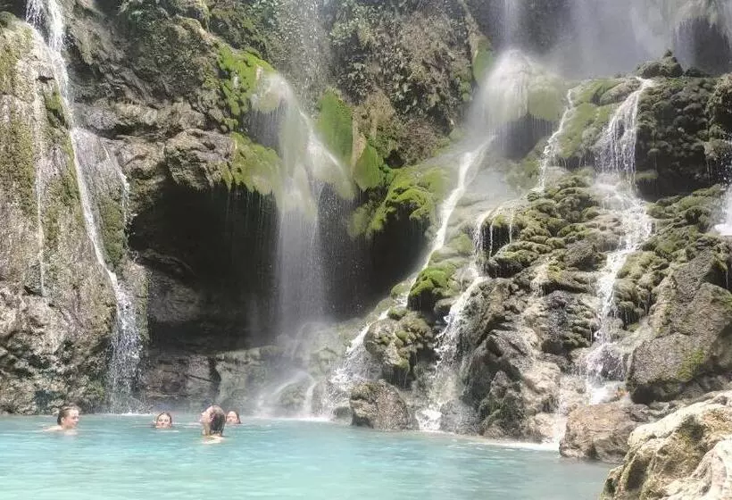 Aamiaismajoitus (B&B) Chacha Homestay & Dormitory