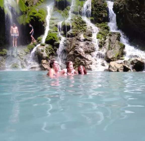 Aamiaismajoitus (B&B) Chacha Homestay & Dormitory