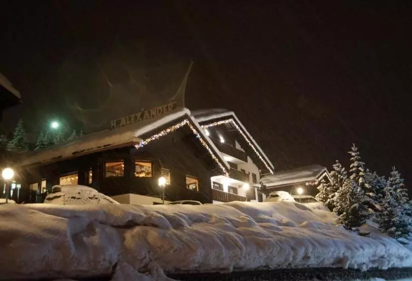 Отель Alexander Charme