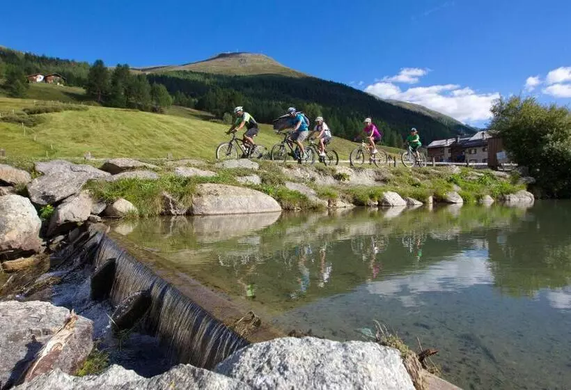 Отель Alexander Charme