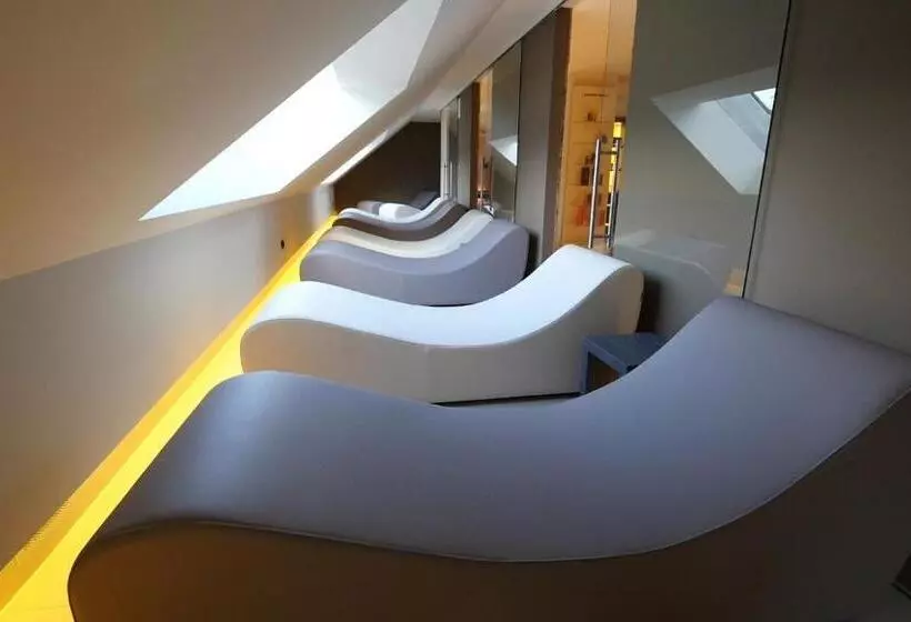 Отель Alexander Charme