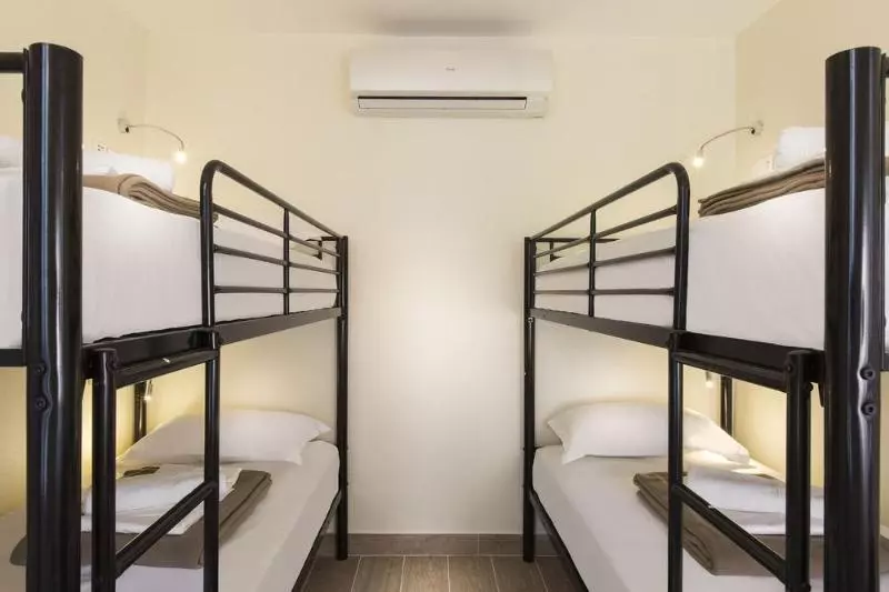 ホテル Enjoy Hostel