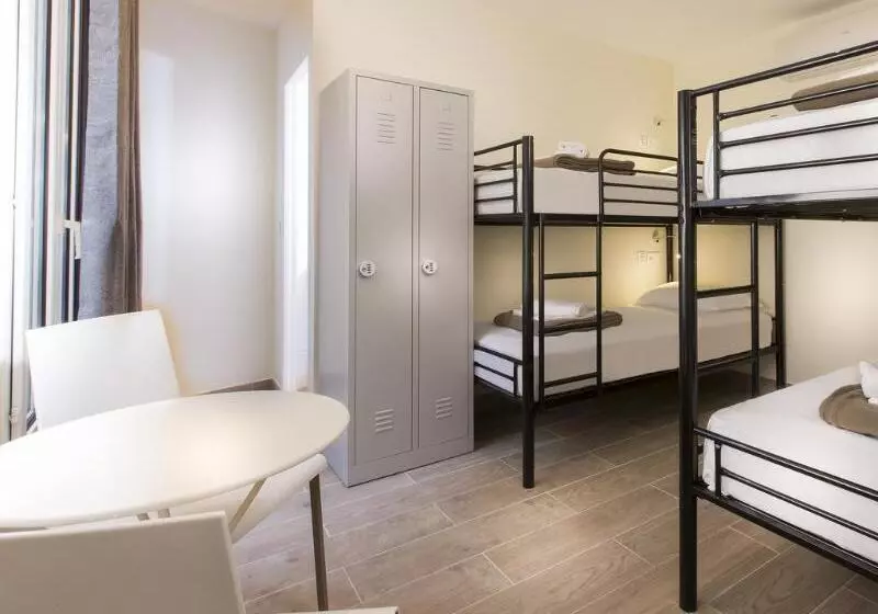 ホテル Enjoy Hostel