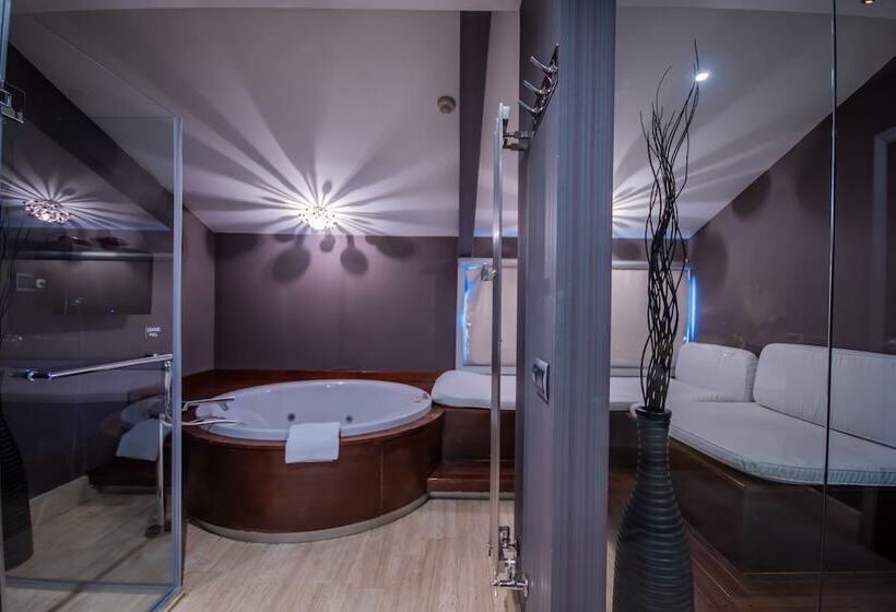 בית מלון כפרי Vernazza Suites