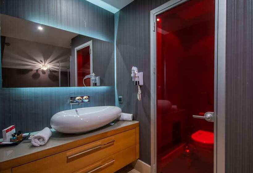 בית מלון כפרי Vernazza Suites