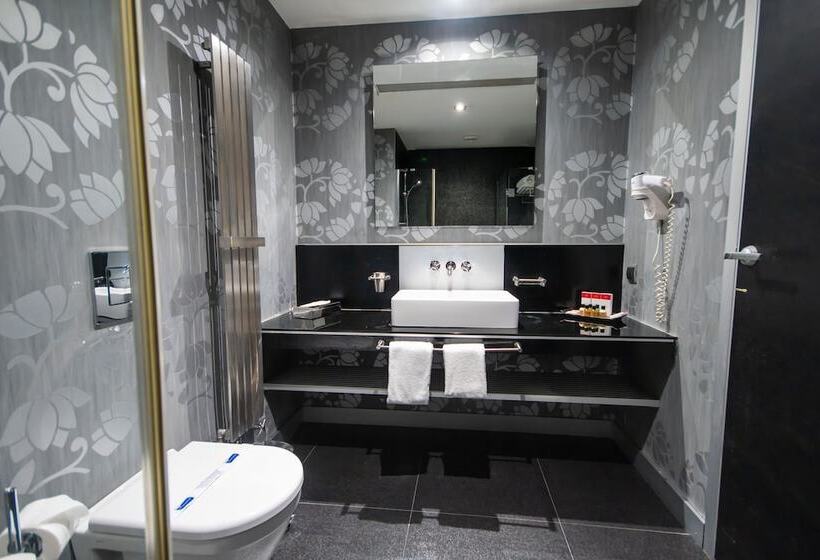 בית מלון כפרי Vernazza Suites