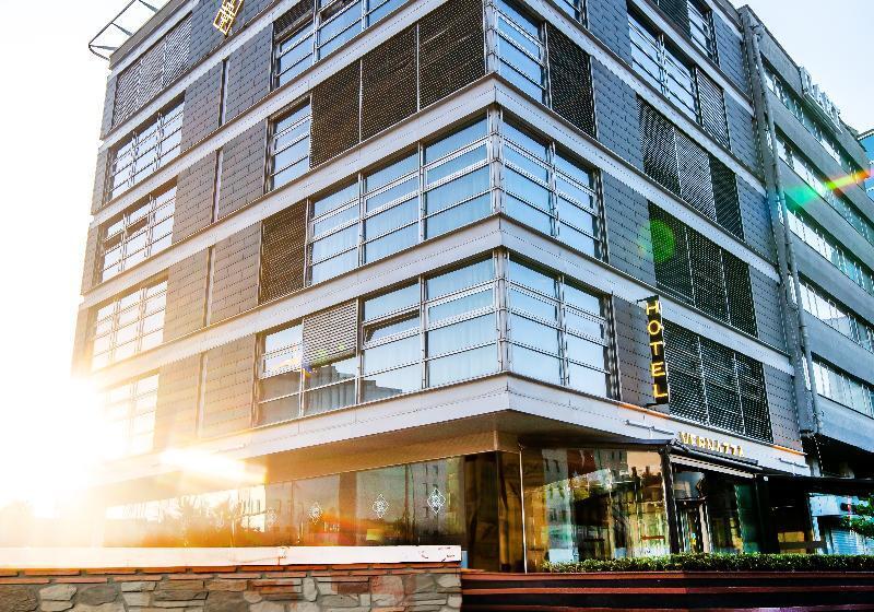 בית מלון כפרי Vernazza Suites