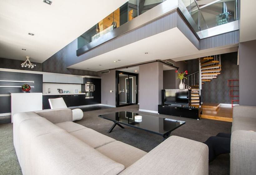 בית מלון כפרי Vernazza Suites