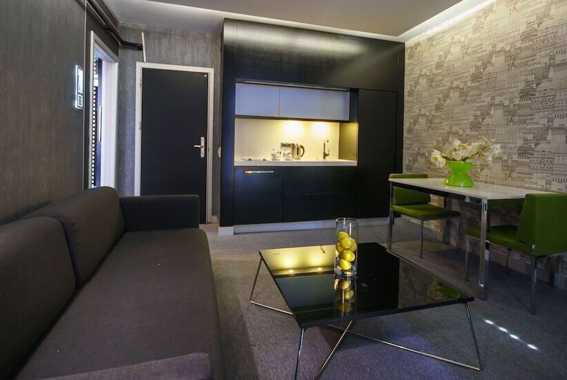 בית מלון כפרי Vernazza Suites