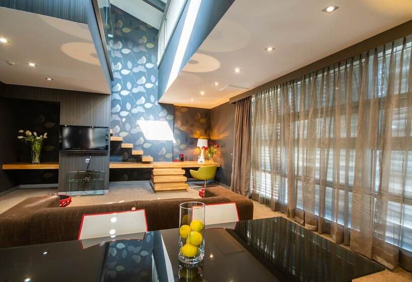 בית מלון כפרי Vernazza Suites