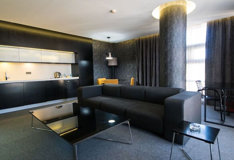 בית מלון כפרי Vernazza Suites