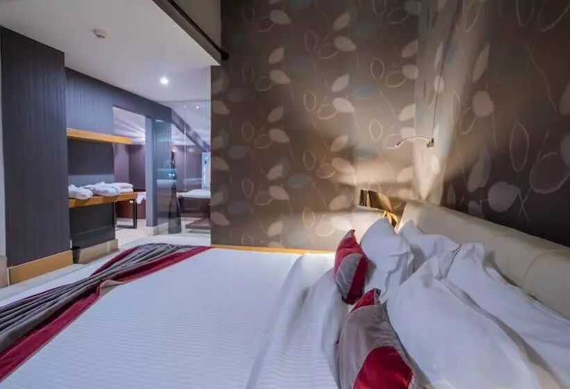 ホテル Vernazza Suites