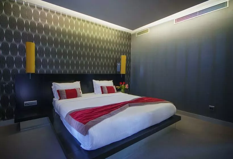 ホテル Vernazza Suites