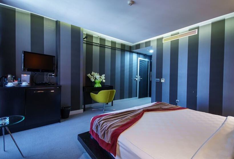 בית מלון כפרי Vernazza Suites