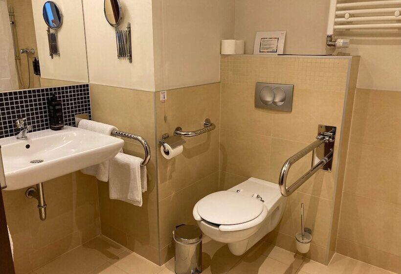 فندق Mercure Warszawa Airport