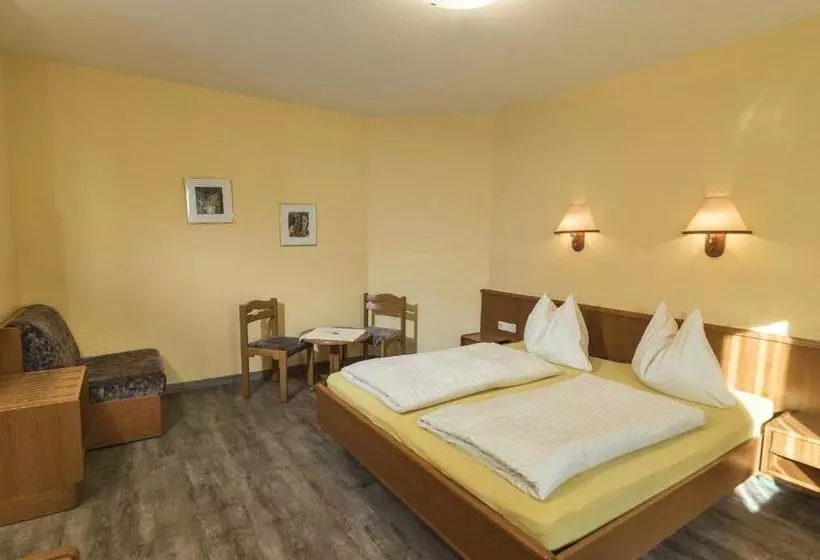 فندق Frühstückspension Meyer, Familie Orthacker