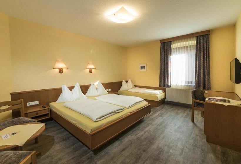 בית מלון כפרי Frühstückspension Meyer, Familie Orthacker