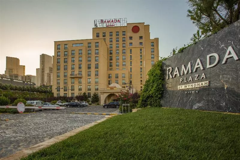 호텔 Ramada Plaza By Wyndham Mardin