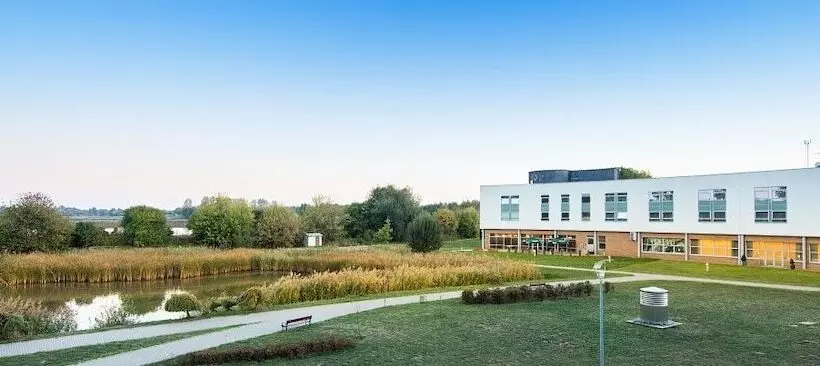 Отель Victor Pruszków Desilva