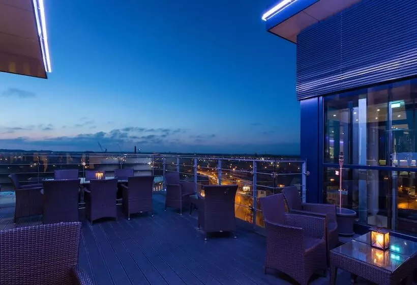 Отель Vier Jahreszeiten Lubeck