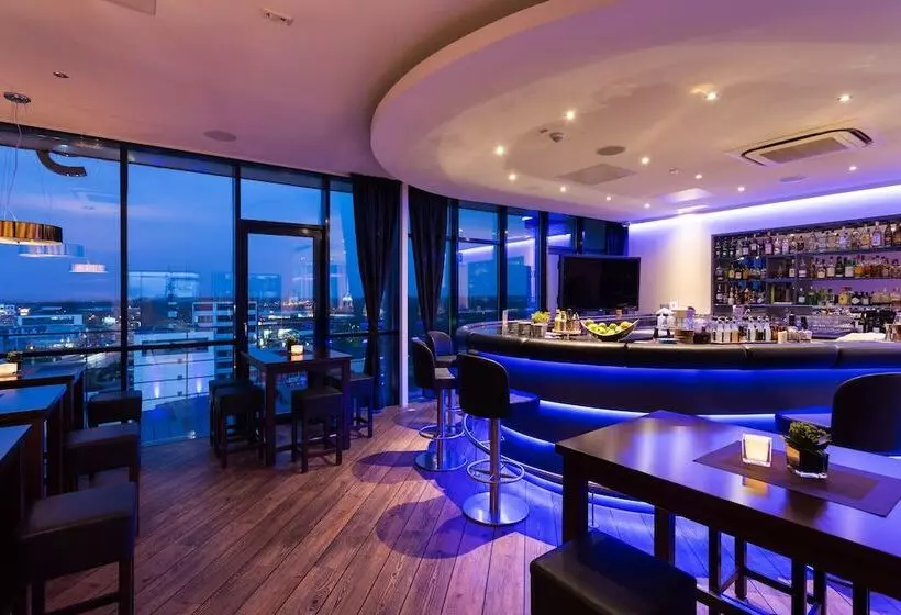 Отель Vier Jahreszeiten Lubeck