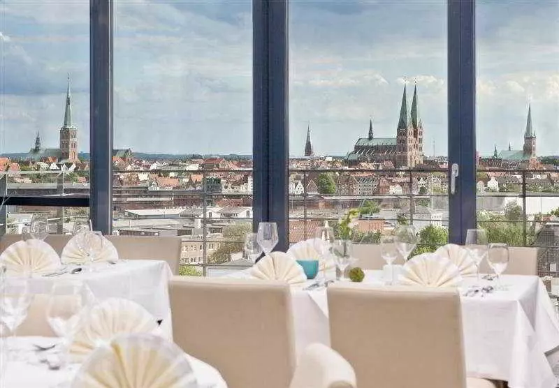 Отель Vier Jahreszeiten Lubeck