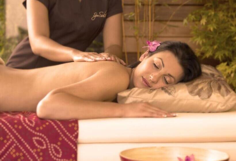 Westport Plaza Hotel, Spa & Leisure