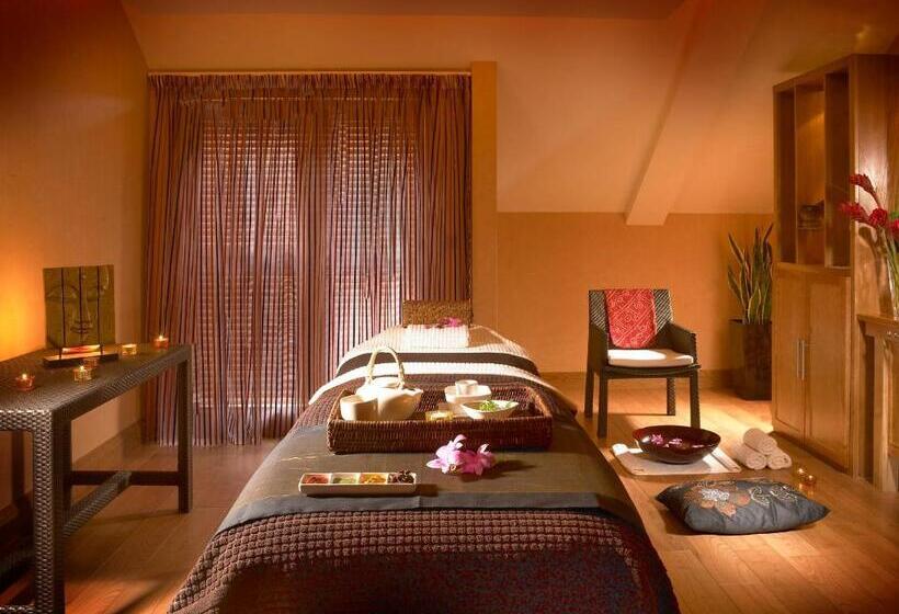 Westport Plaza Hotel, Spa & Leisure