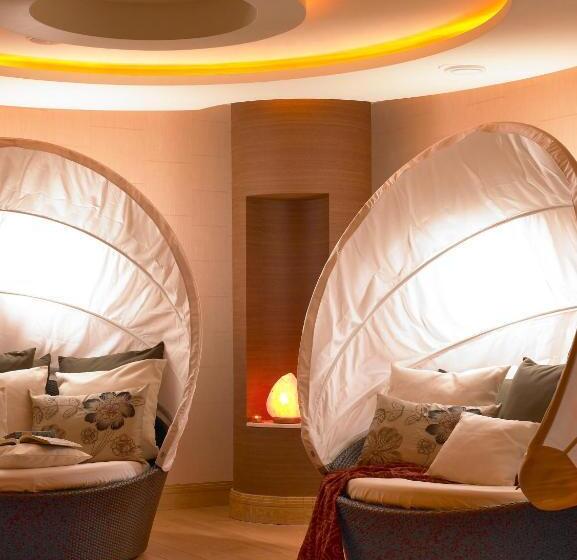 Westport Plaza Hotel, Spa & Leisure