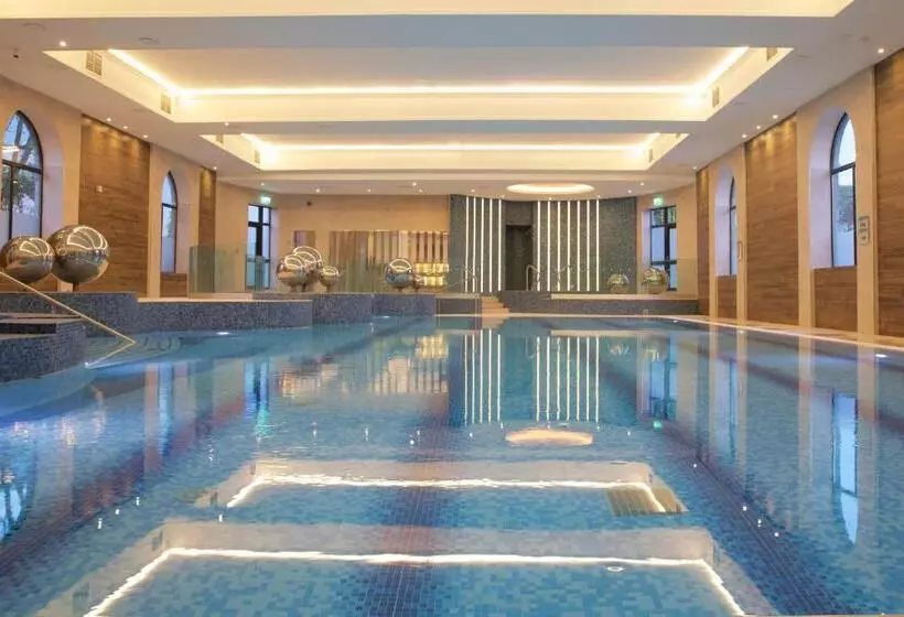 Westport Plaza Hotel, Spa & Leisure