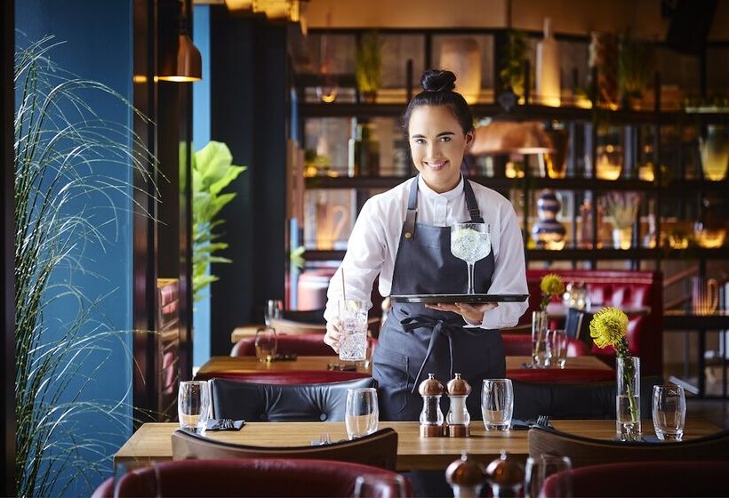 Westport Plaza Hotel, Spa & Leisure