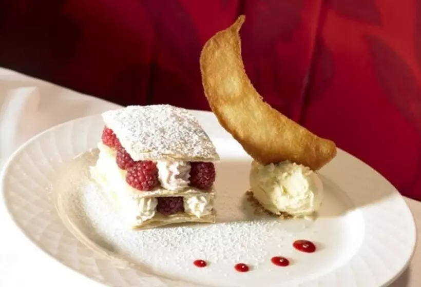 Westport Plaza Hotel, Spa & Leisure