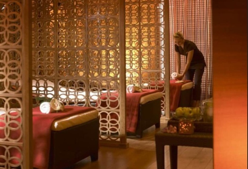 Westport Plaza Hotel, Spa & Leisure