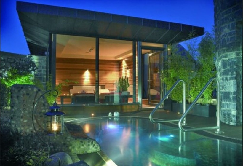 Westport Plaza Hotel, Spa & Leisure