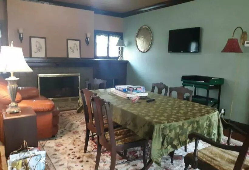 تختخواب و صبحانه Harriott House: The Winter Room
