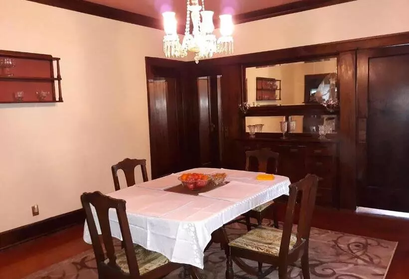 تختخواب و صبحانه Harriott House: The Winter Room