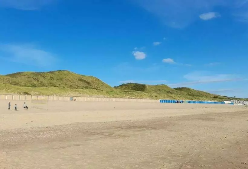 Aamiaismajoitus (B&B) Luxe Prive Kamer   Studio In Villa Aan Zee, Dishoek, Vernieuwd