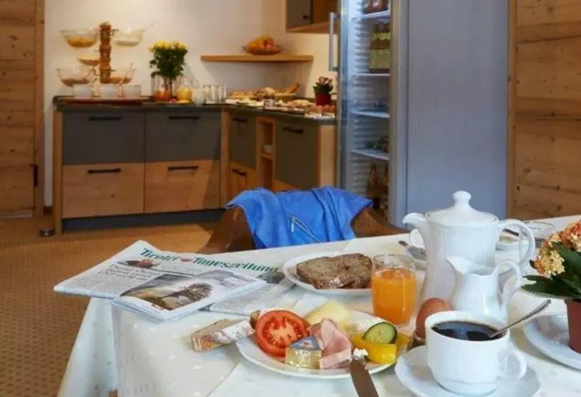 ペンション Alpenjuwel Rohnenspitze