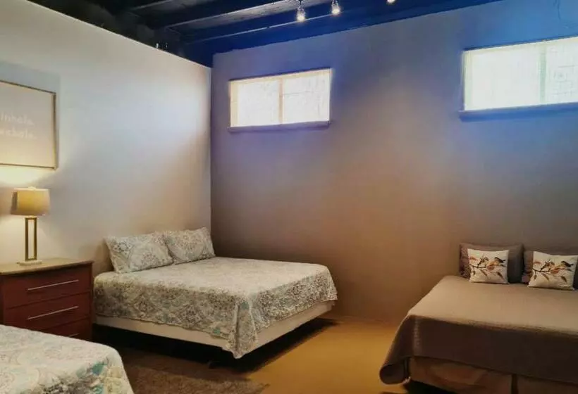 ペンション Sleeps 16 People Goliath Super Apartment 2 Minutes From Sandy Beach