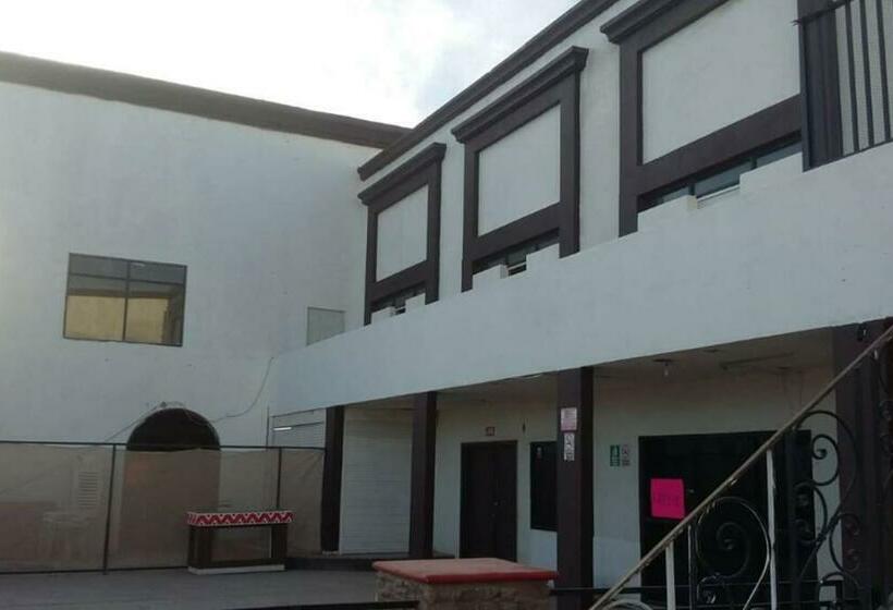 Panzió Sleeps 16 People Goliath Super Apartment 2 Minutes From Sandy Beach